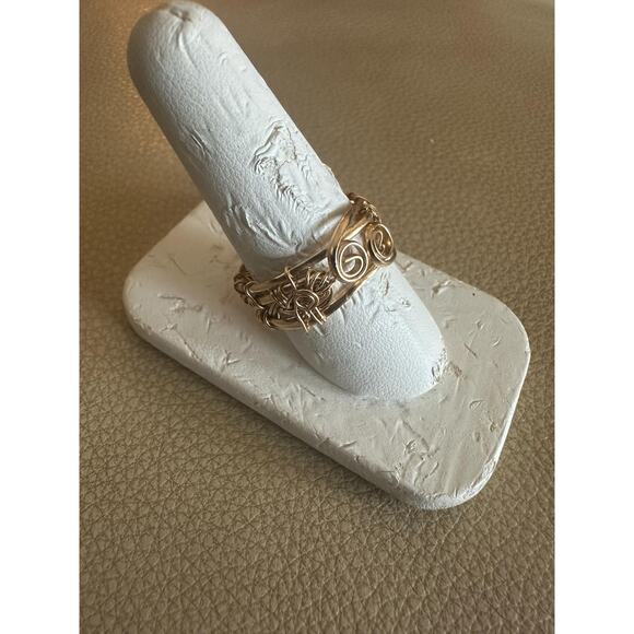 Wire Wrapped Elegant Ring made of 14k Gold Fill Ring size 10 - Picture 5 of 5